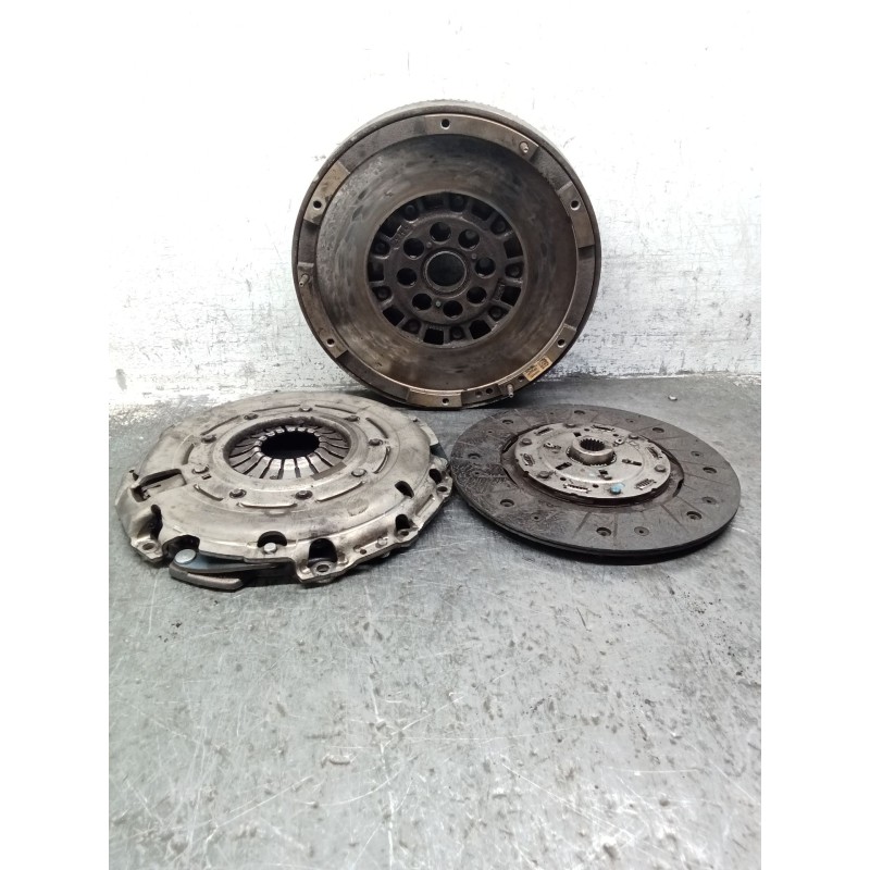 Recambio de kit embrague para opel astra j sedán 1.6 cdti (69) referencia OEM IAM 55574452 55574453 55574450