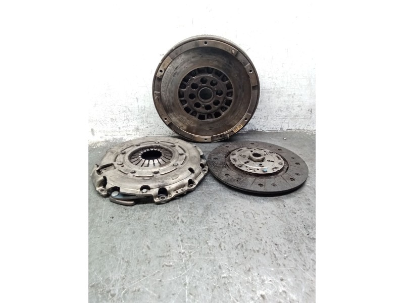 Recambio de kit embrague para opel astra j sedán 1.6 cdti (69) referencia OEM IAM 55574452 55574453 55574450