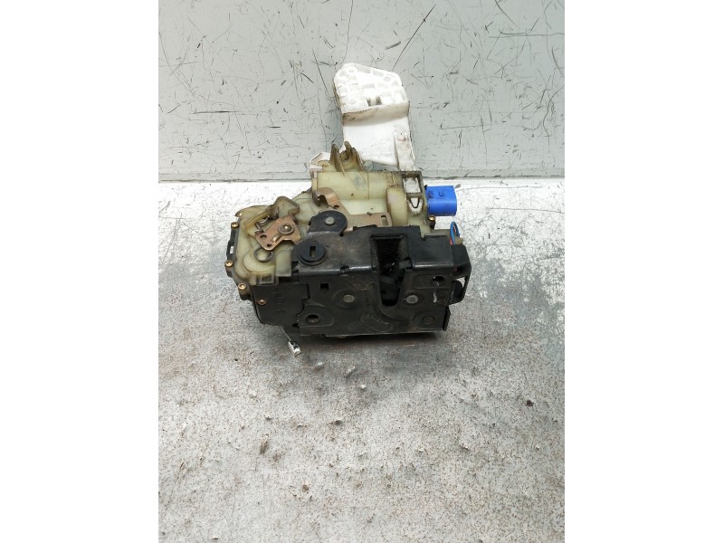 Recambio de motor cierre centralizado trasero izquierdo para seat cordoba (6l2) 1.9 tdi referencia OEM IAM 3B4839015AG 4P 