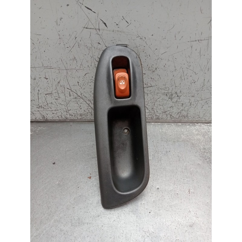 Recambio de mando elevalunas delantero derecho para renault scenic rx4 (ja0) 1.9 dci referencia OEM IAM 7700431172  