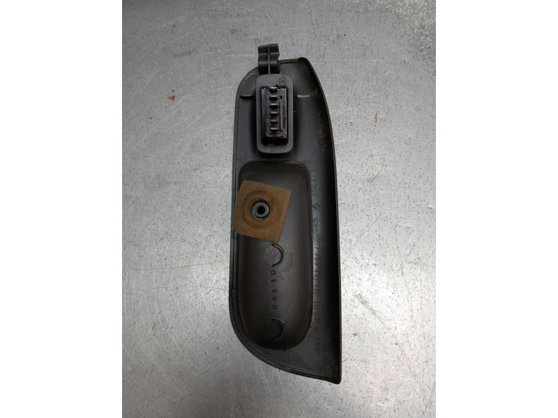 Recambio de mando elevalunas delantero derecho para renault scenic rx4 (ja0) 1.9 dci referencia OEM IAM 7700431172  