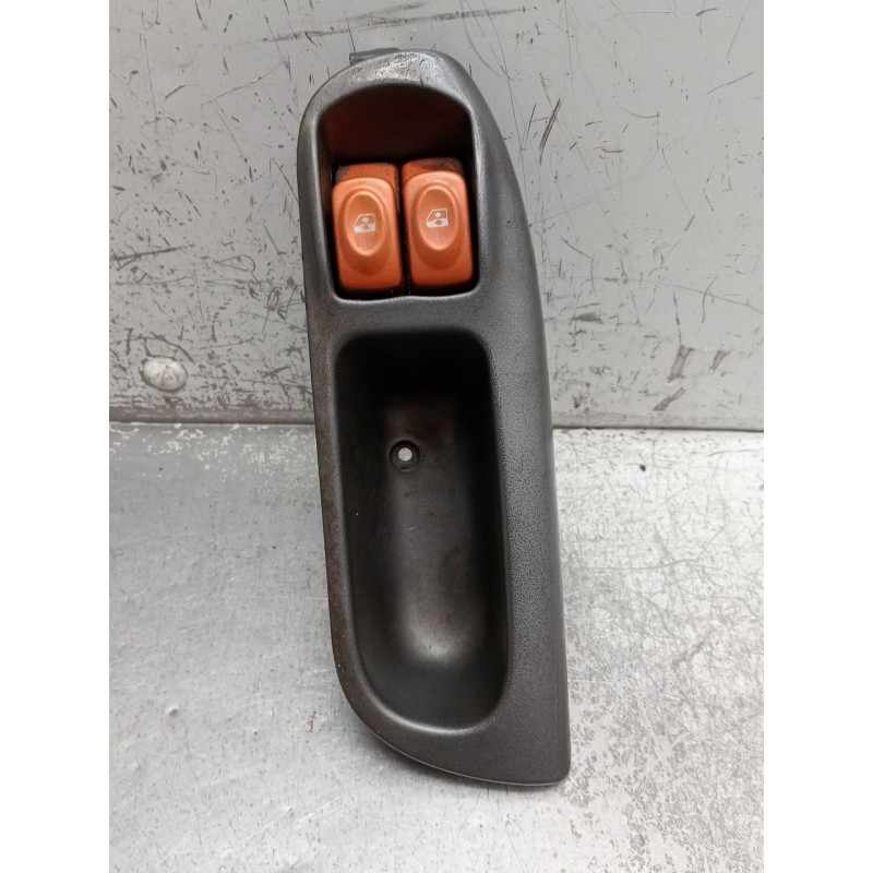 Recambio de mando elevalunas delantero izquierdo para renault scenic rx4 (ja0) 1.9 dci referencia OEM IAM 7700431172  