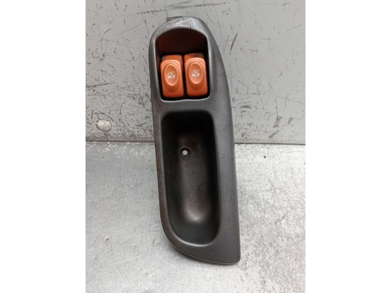 Recambio de mando elevalunas delantero izquierdo para renault scenic rx4 (ja0) 1.9 dci referencia OEM IAM 7700431172  