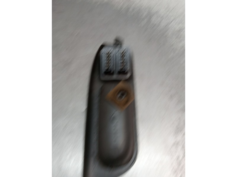 Recambio de mando elevalunas delantero izquierdo para renault scenic rx4 (ja0) 1.9 dci referencia OEM IAM 7700431172  