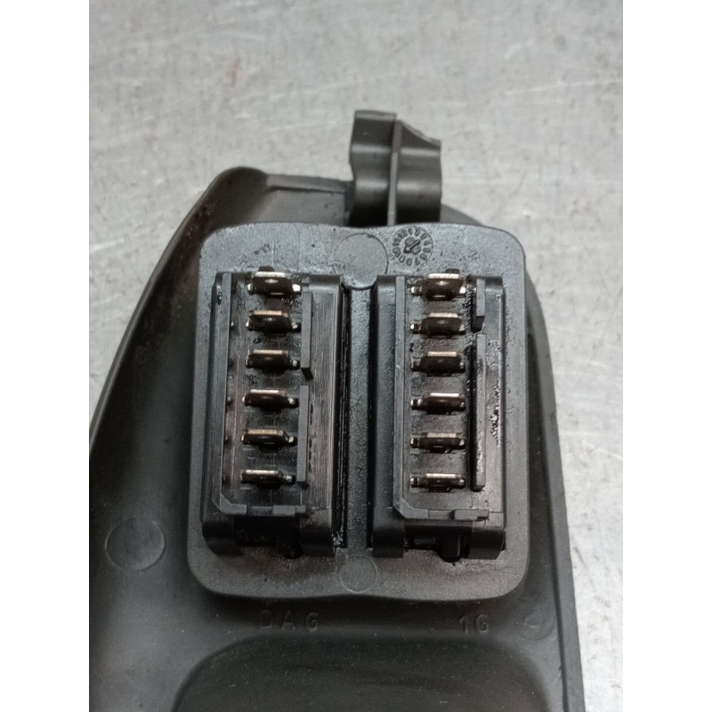 Recambio de mando elevalunas delantero izquierdo para renault scenic rx4 (ja0) 1.9 dci referencia OEM IAM 7700431172  