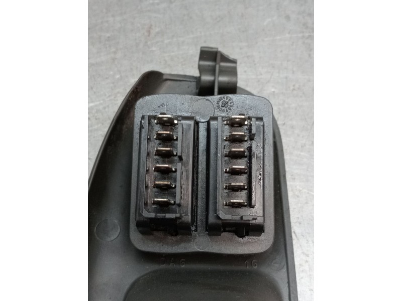 Recambio de mando elevalunas delantero izquierdo para renault scenic rx4 (ja0) 1.9 dci referencia OEM IAM 7700431172  