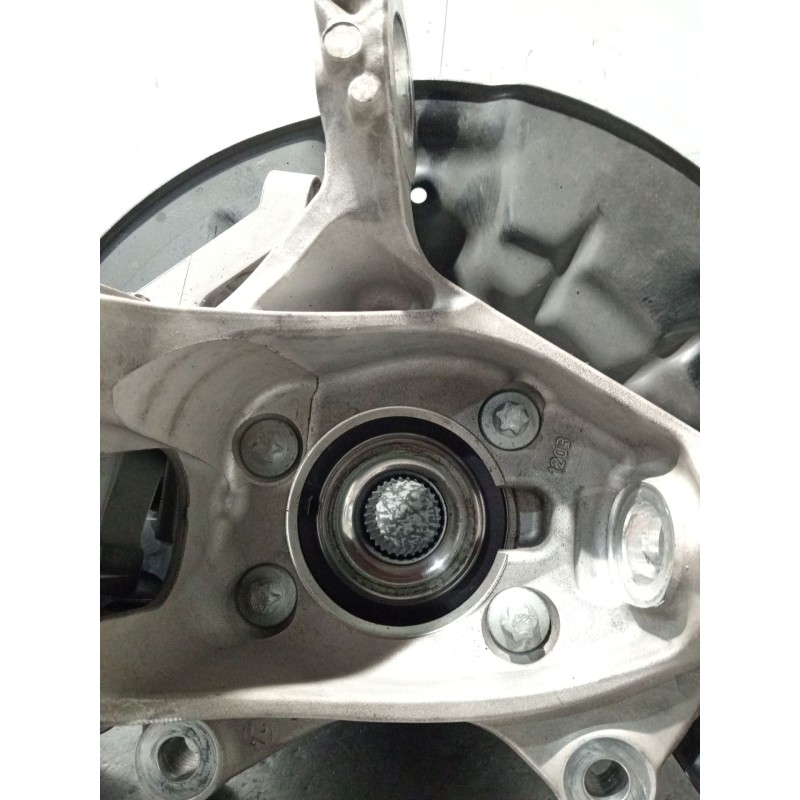 Recambio de mangueta delantera derecha para mercedes-benz cla shooting brake (x118) cla 200 d (118.612) referencia OEM IAM A2473