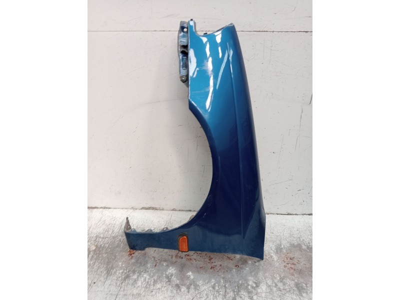 Recambio de aleta delantera izquierda para toyota avensis (_t22_) 1.6 (at220_) referencia OEM IAM   