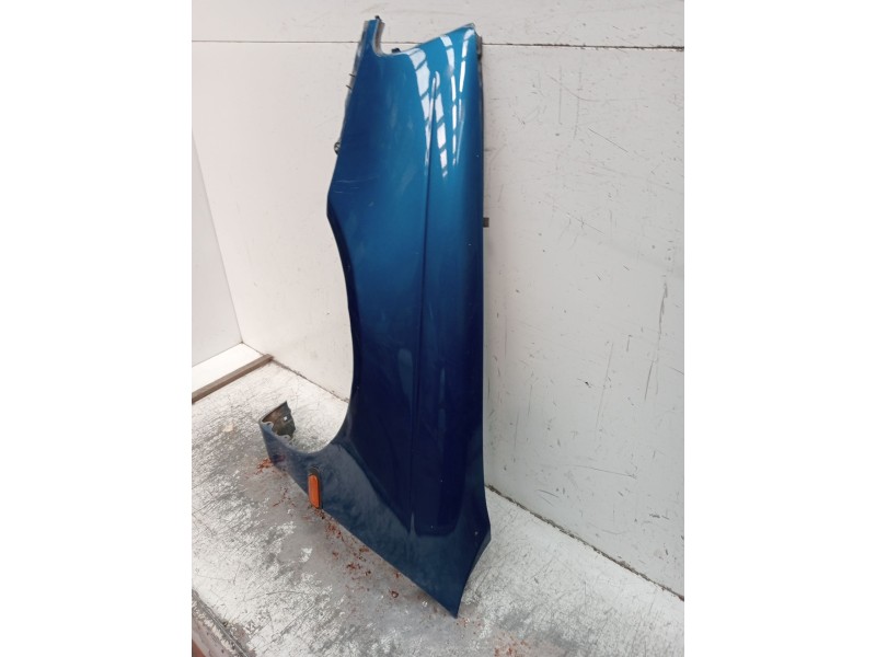 Recambio de aleta delantera izquierda para toyota avensis (_t22_) 1.6 (at220_) referencia OEM IAM   