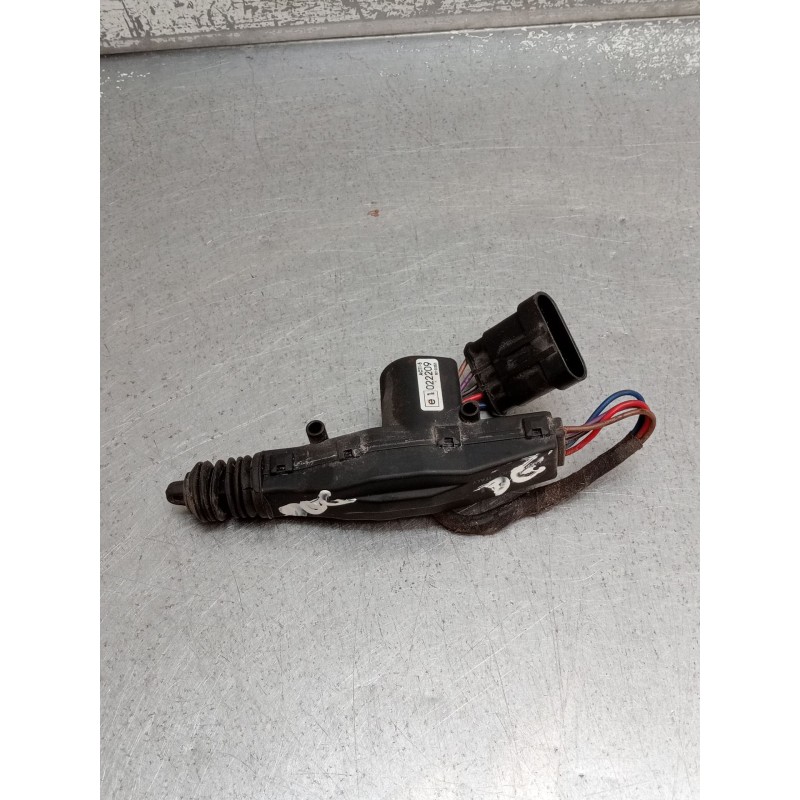 Recambio de motor cierre centralizado delantero derecho para iveco massif single cab 3.0 hpi referencia OEM IAM 022209 60120353 