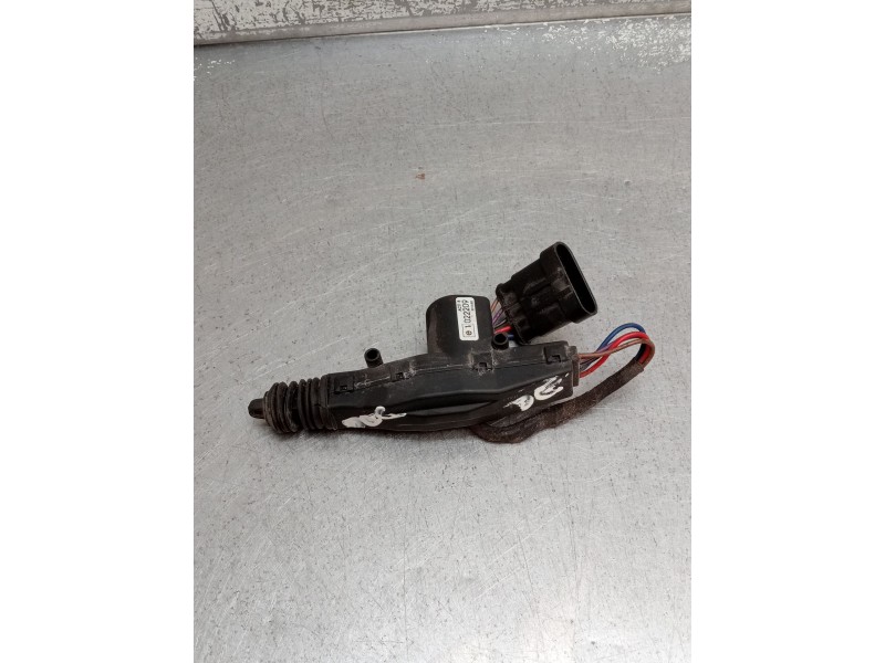 Recambio de motor cierre centralizado delantero derecho para iveco massif single cab 3.0 hpi referencia OEM IAM 022209 60120353 