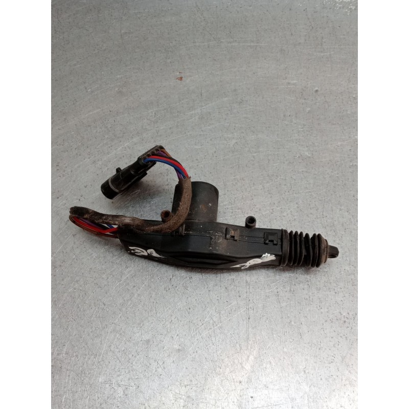 Recambio de motor cierre centralizado delantero derecho para iveco massif single cab 3.0 hpi referencia OEM IAM 022209 60120353 