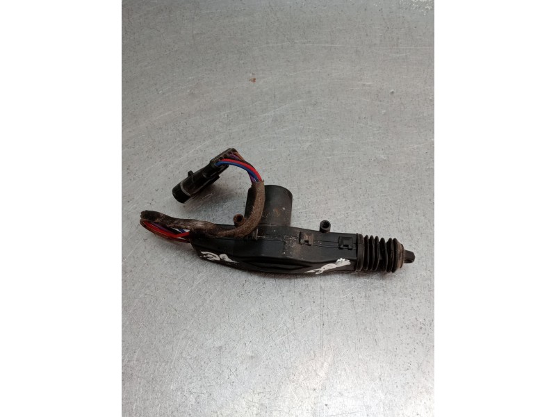 Recambio de motor cierre centralizado delantero derecho para iveco massif single cab 3.0 hpi referencia OEM IAM 022209 60120353 