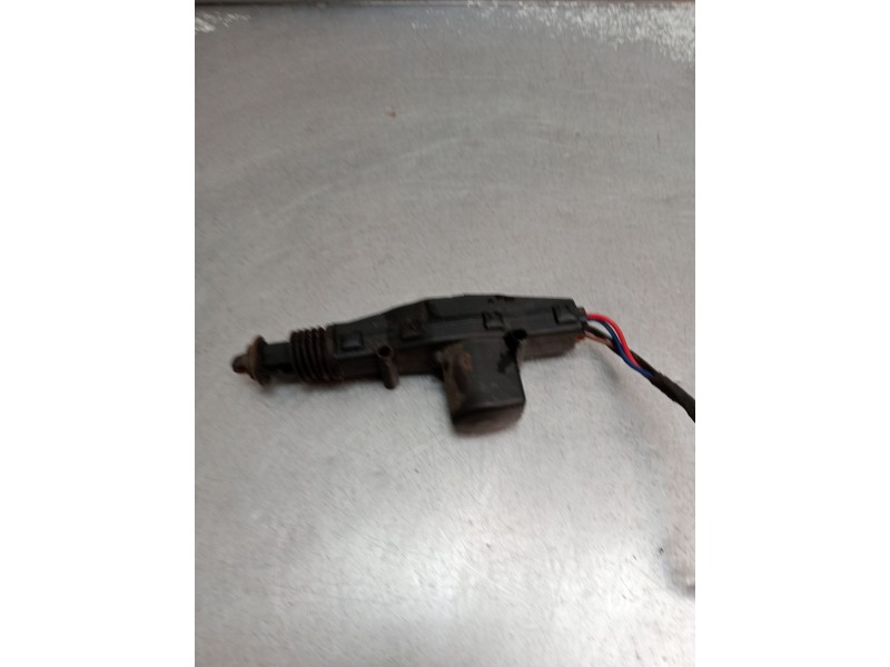 Recambio de motor cierre centralizado delantero izquierdo para iveco massif single cab 3.0 hpi referencia OEM IAM 022209 6012035