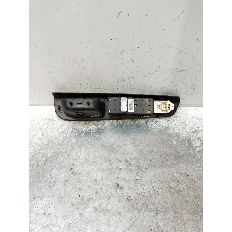 Recambio de mando elevalunas delantero izquierdo para kia cee´d sw (ed) 2.0 crdi 140 referencia OEM IAM  5P 