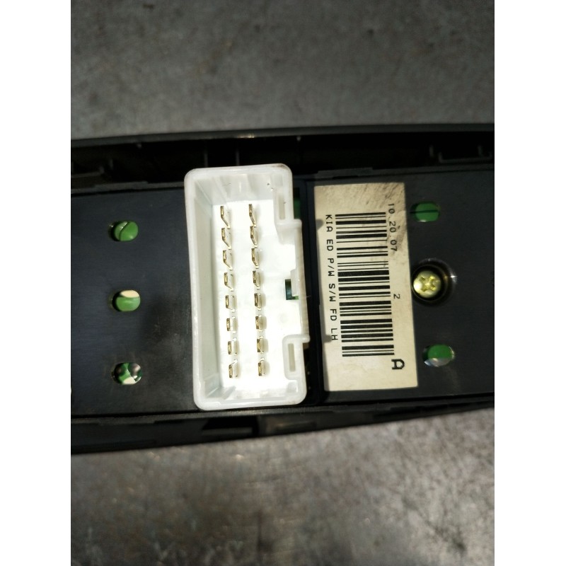 Recambio de mando elevalunas delantero izquierdo para kia cee´d sw (ed) 2.0 crdi 140 referencia OEM IAM  5P 
