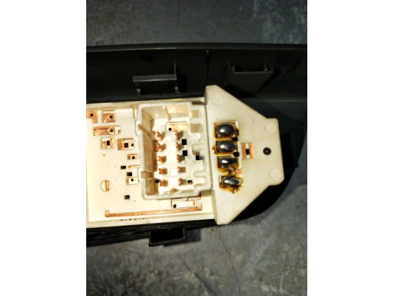 Recambio de mando elevalunas delantero izquierdo para kia cee´d sw (ed) 2.0 crdi 140 referencia OEM IAM  5P 