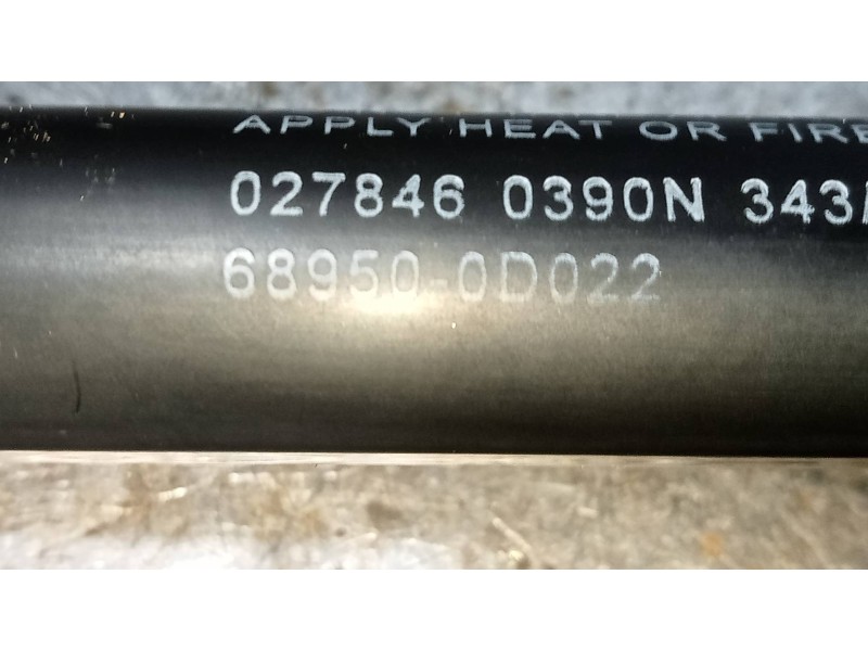 Recambio de amortiguadores maletero / porton para toyota yaris 1.3 16v cat referencia OEM IAM 689500D022 689600D012 