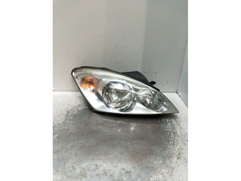 Recambio de faro derecho para kia cee´d sw (ed) 2.0 crdi 140 referencia OEM IAM 921021H000  