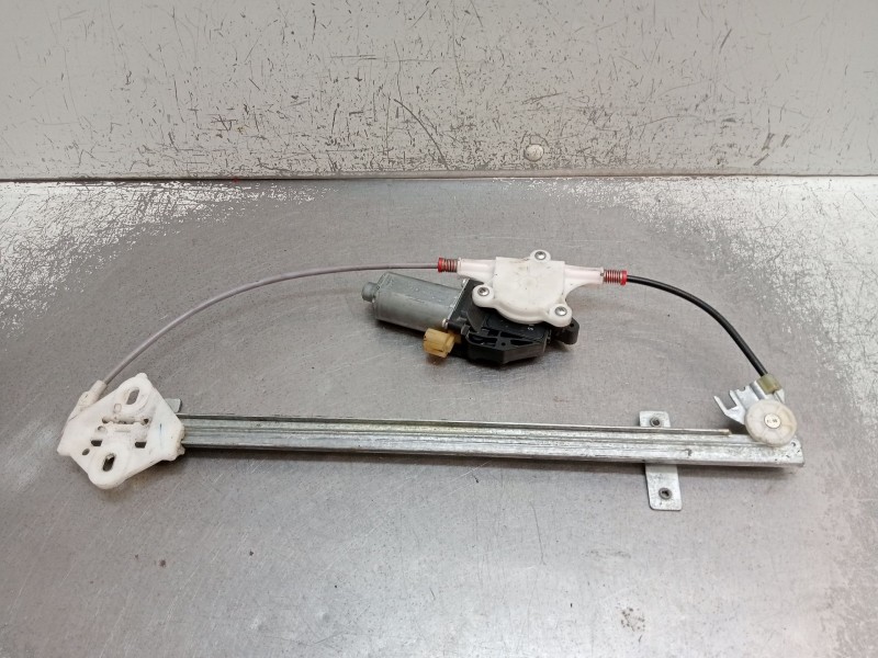 Recambio de elevalunas delantero izquierdo para iveco massif single cab 3.0 hpi referencia OEM IAM 0130821721  