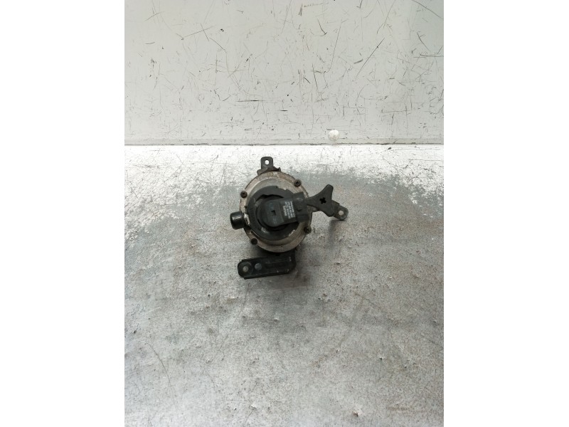 Recambio de faro antiniebla izquierdo para kia cee´d sw (ed) 2.0 crdi 140 referencia OEM IAM   