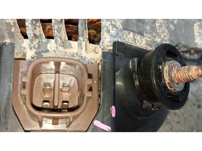 Recambio de alternador para toyota yaris 1.3 16v cat referencia OEM IAM 270600Y030 TG1042109290 