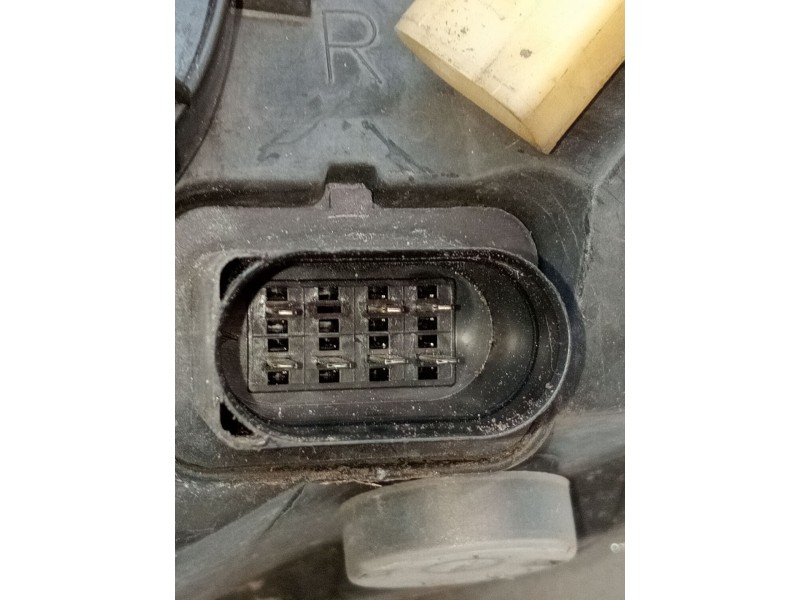 Recambio de faro derecho para seat ibiza ii (6k1) 1.4 16v referencia OEM IAM 087585 67743749 