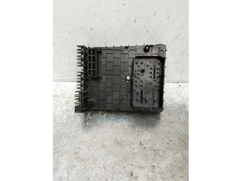 Recambio de caja reles / fusibles para volkswagen passat cc b6 (357) 2.0 tdi referencia OEM IAM 3C0937125 63592777 21107421