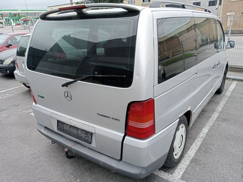 mercedes-benz vito autobús (w638) del año 2025