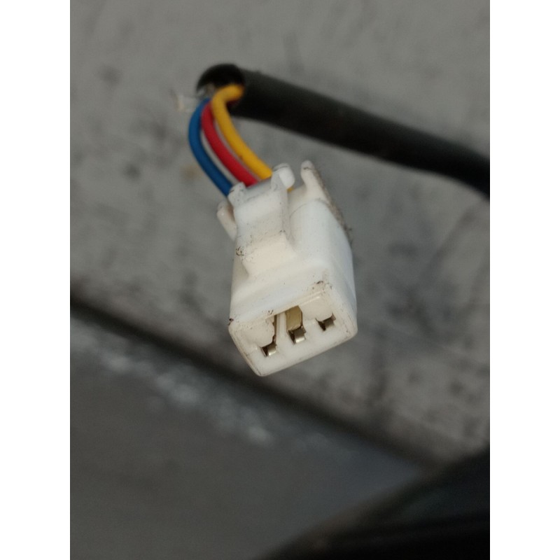 Recambio de retrovisor derecho para toyota avensis (_t22_) 1.6 (at220_) referencia OEM IAM ELÉCTRICO 1 ENCHUFE 3 CABLES 