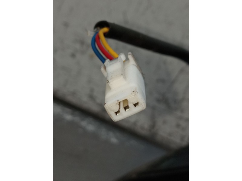 Recambio de retrovisor derecho para toyota avensis (_t22_) 1.6 (at220_) referencia OEM IAM ELÉCTRICO 1 ENCHUFE 3 CABLES 