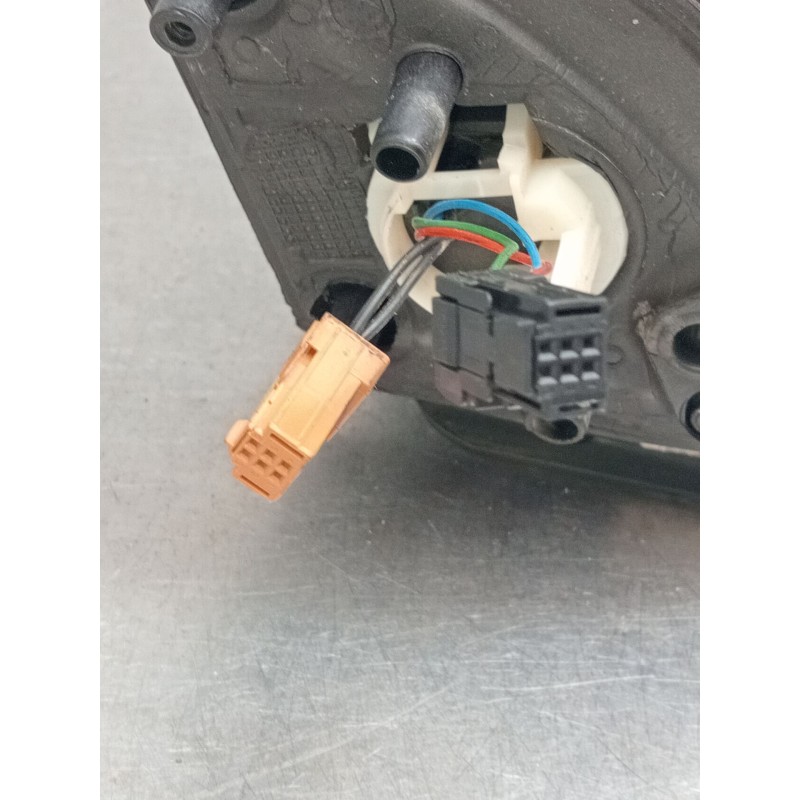 Recambio de retrovisor derecho para peugeot partner tepee 1.6 hdi 90 referencia OEM IAM ELECTRICO 2 ENCHUFES 3 y 2 CABLES 