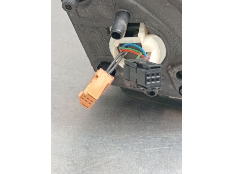 Recambio de retrovisor derecho para peugeot partner tepee 1.6 hdi 90 referencia OEM IAM ELECTRICO 2 ENCHUFES 3 y 2 CABLES 