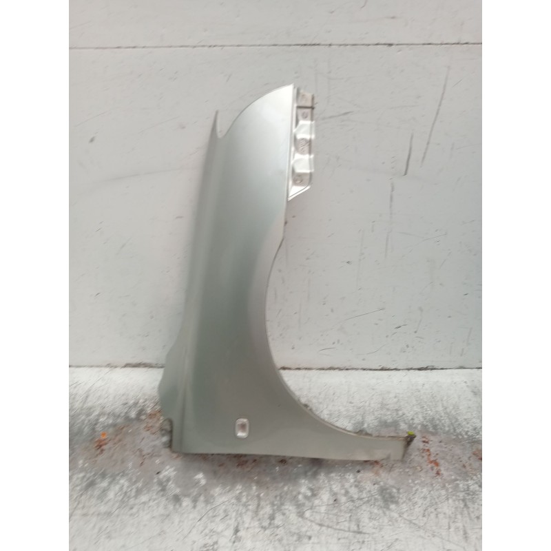 Recambio de aleta delantera derecha para toyota avensis station wagon (_t25_) 2.2 d-4d (adt251_) referencia OEM IAM   