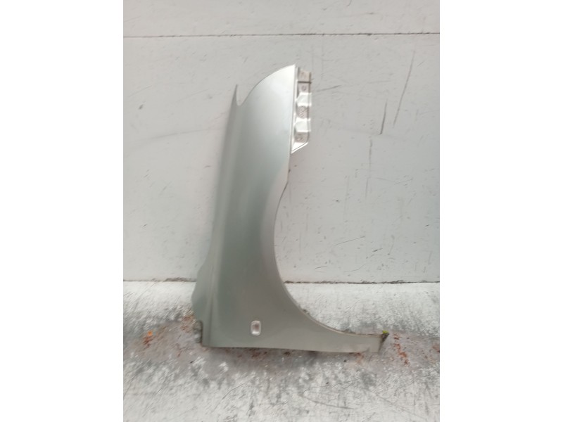 Recambio de aleta delantera derecha para toyota avensis station wagon (_t25_) 2.2 d-4d (adt251_) referencia OEM IAM   