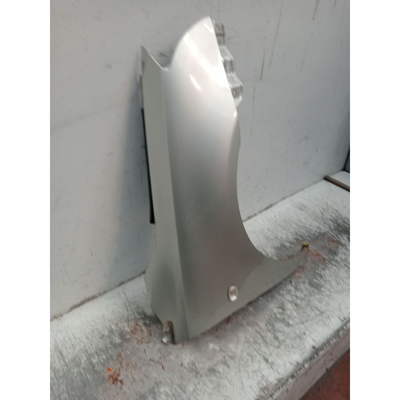 Recambio de aleta delantera derecha para toyota avensis station wagon (_t25_) 2.2 d-4d (adt251_) referencia OEM IAM   