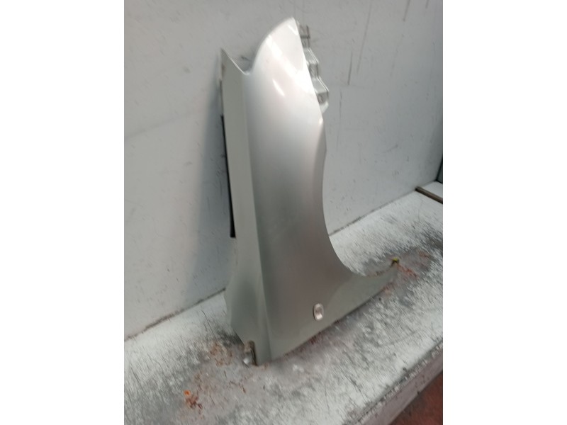 Recambio de aleta delantera derecha para toyota avensis station wagon (_t25_) 2.2 d-4d (adt251_) referencia OEM IAM   