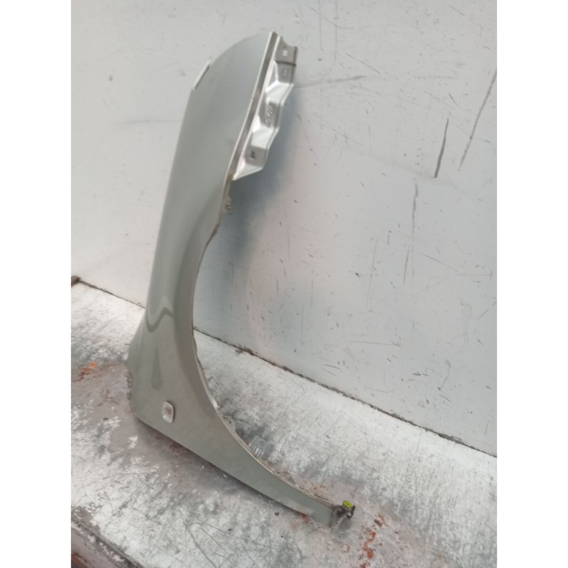 Recambio de aleta delantera derecha para toyota avensis station wagon (_t25_) 2.2 d-4d (adt251_) referencia OEM IAM   