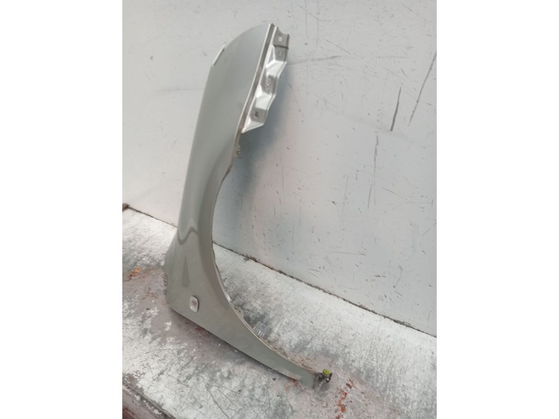 Recambio de aleta delantera derecha para toyota avensis station wagon (_t25_) 2.2 d-4d (adt251_) referencia OEM IAM   