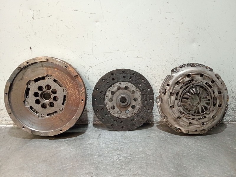 Recambio de kit embrague para mazda 3 (bm, bn) 2.2 d referencia OEM IAM SH0216460 15H04B SH16610
