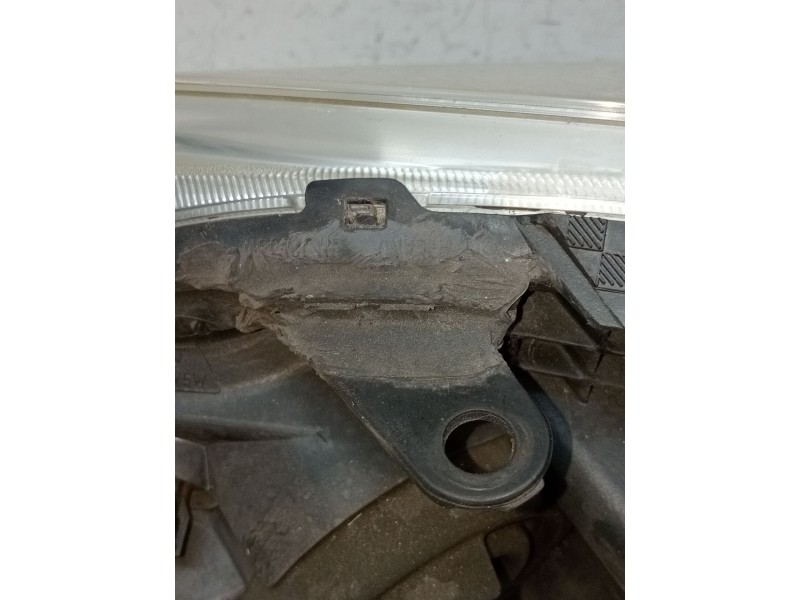 Recambio de faro derecho para toyota avensis station wagon (_t25_) 2.2 d-4d (adt251_) referencia OEM IAM   