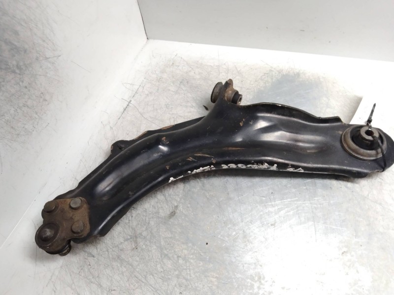 Recambio de brazo suspension inferior delantero derecho para renault kangoo 1.5 dci diesel referencia OEM IAM   