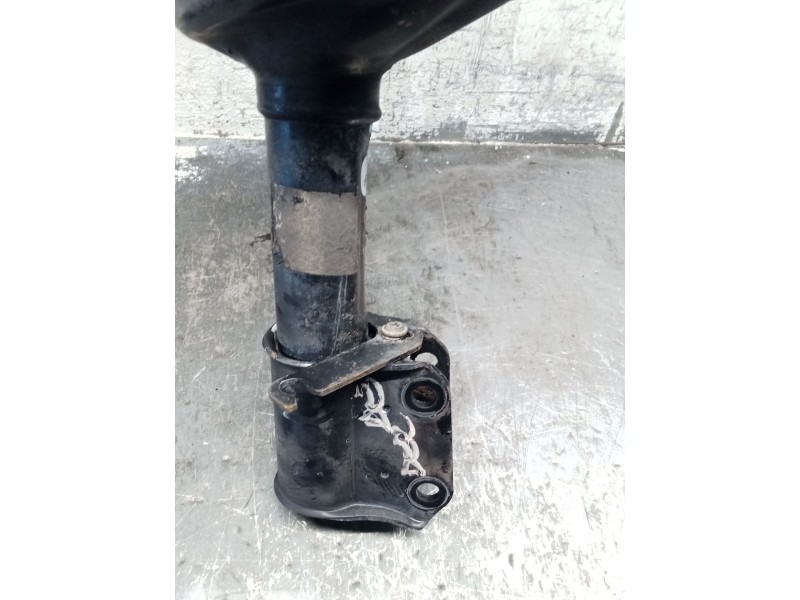 Recambio de amortiguador delantero derecho para renault clio ii (bb_, cb_) 1.5 dci (b/cb08) referencia OEM IAM   