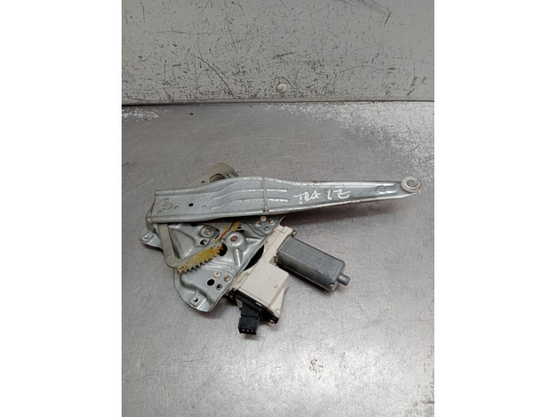 Recambio de elevalunas trasero izquierdo para toyota corolla (_e12_) 1.6 vvt-i (zze121_) referencia OEM IAM 992046100  