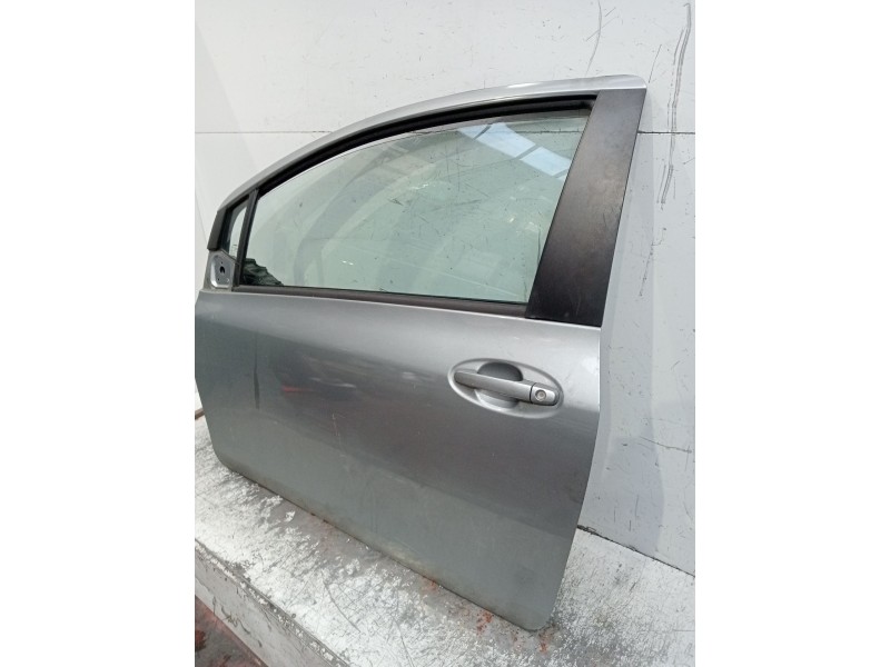 Recambio de puerta delantera izquierda para toyota yaris (_p9_) 1.4 d-4d (nlp90_) referencia OEM IAM  3P 