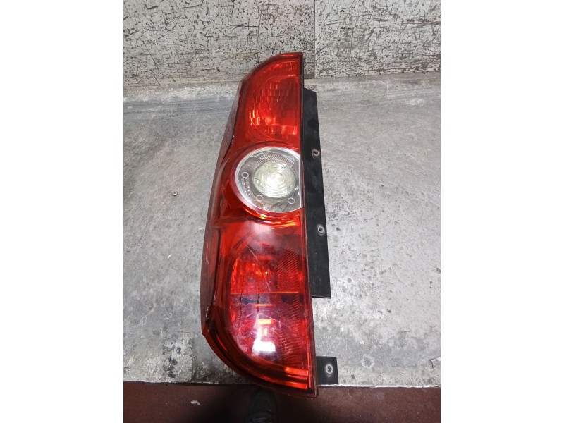 Recambio de piloto trasero izquierdo para fiat doblo autobús (263_) 1.6 d multijet (263axd1b) referencia OEM IAM 02038299900010 