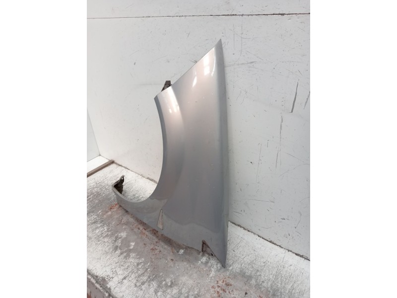 Recambio de aleta delantera izquierda para renault megane ii (bm0/1_, cm0/1_) 1.6 16v (bm0c, cm0c) referencia OEM IAM   