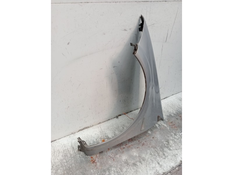 Recambio de aleta delantera izquierda para renault megane ii (bm0/1_, cm0/1_) 1.6 16v (bm0c, cm0c) referencia OEM IAM   