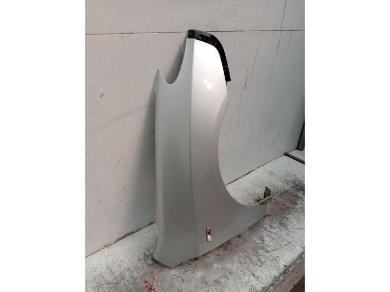 Recambio de aleta delantera derecha para hyundai elantra iii sedán (xd) 1.6 referencia OEM IAM   