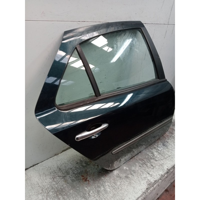 Recambio de puerta trasera derecha para renault laguna ii (bg0/1_) 2.2 dci (bg0f) referencia OEM IAM  5P 